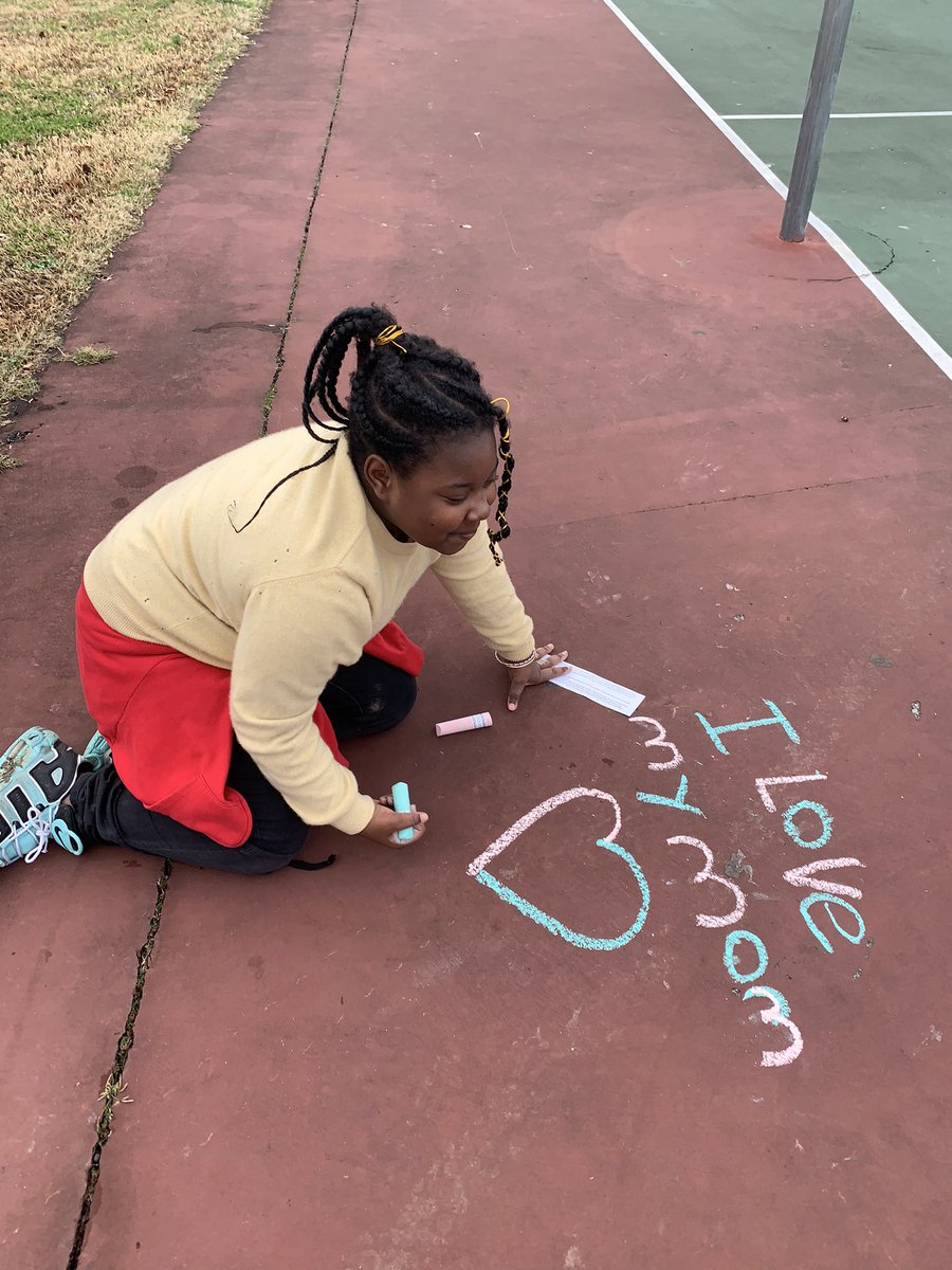 MoniDiop's tweet photo. Thank you @cure_dc for joining us today to #walkyourhood and helping to #positiveChalk up #FtGreble Park! #SWDC #ANC8D04 https://t.co/gYdReAXe0v