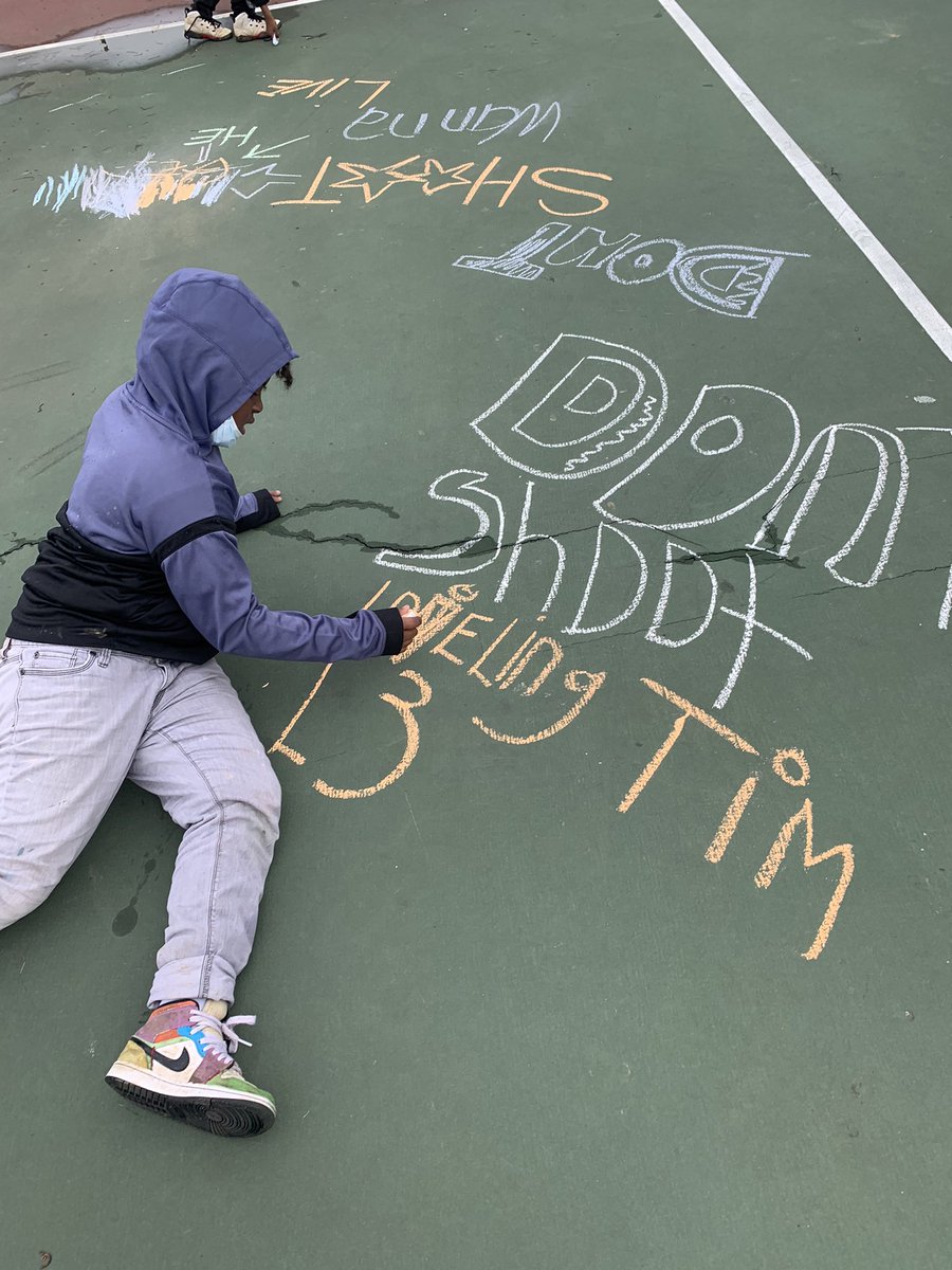 MoniDiop's tweet photo. Thank you @cure_dc for joining us today to #walkyourhood and helping to #positiveChalk up #FtGreble Park! #SWDC #ANC8D04 https://t.co/gYdReAXe0v
