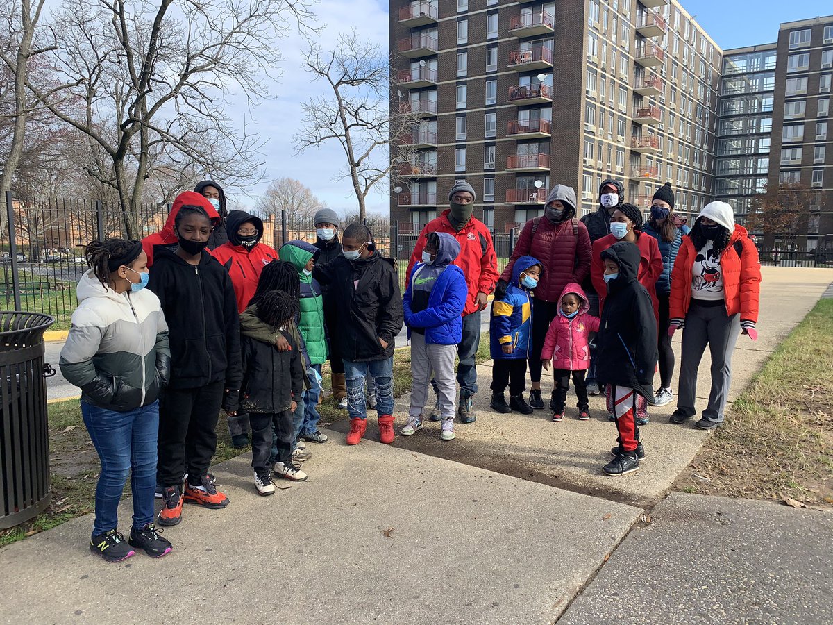 MoniDiop's tweet photo. Thank you @cure_dc for joining us today to #walkyourhood and helping to #positiveChalk up #FtGreble Park! #SWDC #ANC8D04 https://t.co/gYdReAXe0v