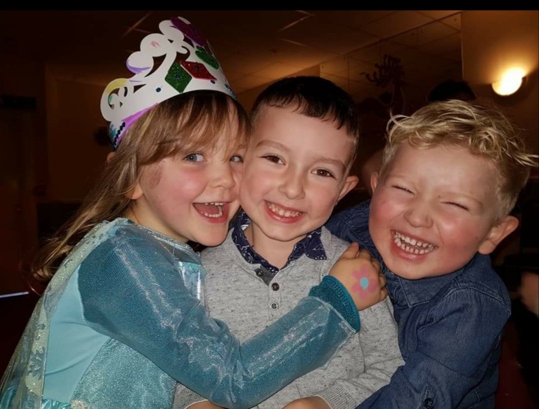 Adore this photo from 3yrs ago. Unadulterated friendship and happiness 💕💕💕 @Rubix_Michelle