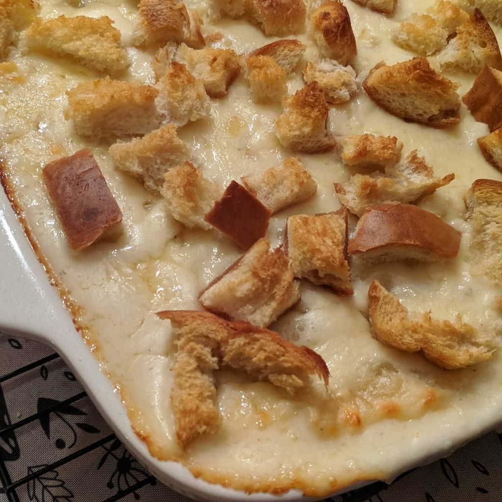 ztifhael's tweet photo. Normally I'd be all over #killwinterwithorange but I'm over this single family bubble. Give me mac and cheese, pale yellow and golden brown.
Martha's mac and cheese from @smittenkitchen
#saturdaynightcooking https://t.co/KhcsjuNuHh