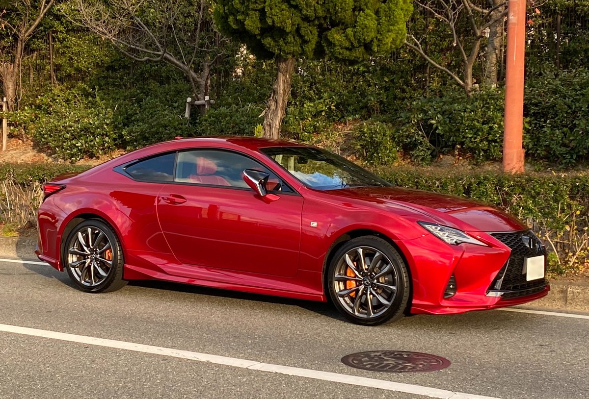 yasujon's tweet photo. チョット撮って来たのでこれからTRD付けようとしてる方向けの参考用にUPです(^^;; w
#Lexus RC
#レクサス RC
#F SPORTS
#TRD
#エアロ
#ASC10 https://t.co/KuibuvASB7
