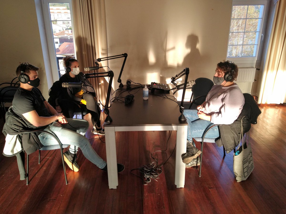 #Podcast bat sortu eta hiru atal ekoiztu ditugu <a href="/euskaraldia/">EUSKARALDIA</a>-k iraun bitartean.

3. eta azken atala duzu "Gazteak".

Gazte Asanbladako, Xaguxar astialdi taldeko eta Gaztelekuko kide eta begiraleak solasean jarri ditugu.

ENTZUN MAHAI-INGURUA: 
buzzsprout.com/1519909/6707236
