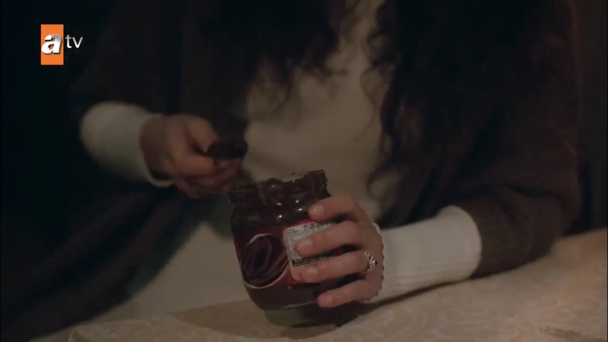 she went on attack mode so fast akjskskjd YOU WILL NOT JUDGE A PREGNANT LADY’S EATING HABITS MIRAN  #Hercai  #ReyMir