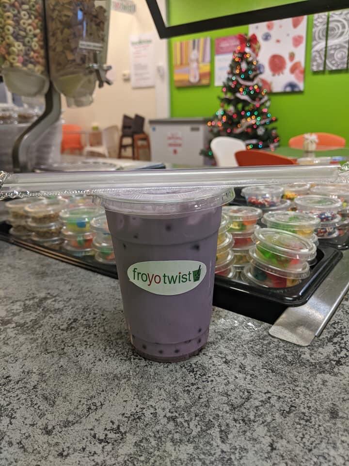 froyotwist's tweet photo. Try our new bubble tea at Froyo Twist on Center Street! We have freshly brewed green tea, black tea, and jasmine tea, 6 milk teas, 12 fruit teas, and 15 toppings.  Our mix and match menu allows you to customize your drink however you want it. https://t.co/JjPcfyGUHw