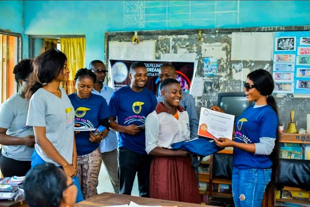 KAgbaso's tweet photo. Volunteers make the world a better place.

We keep impacting the World

One community at a time. 

Happy International volunteer day! 👌🏽

#InternationalVolunteerDay #volunteerday2020 #UNVolunteers #volunteering #socialimpact #communityengagement #SDGs #SDG4 #GlobalGoals https://t.co/7wAm4SFyrB