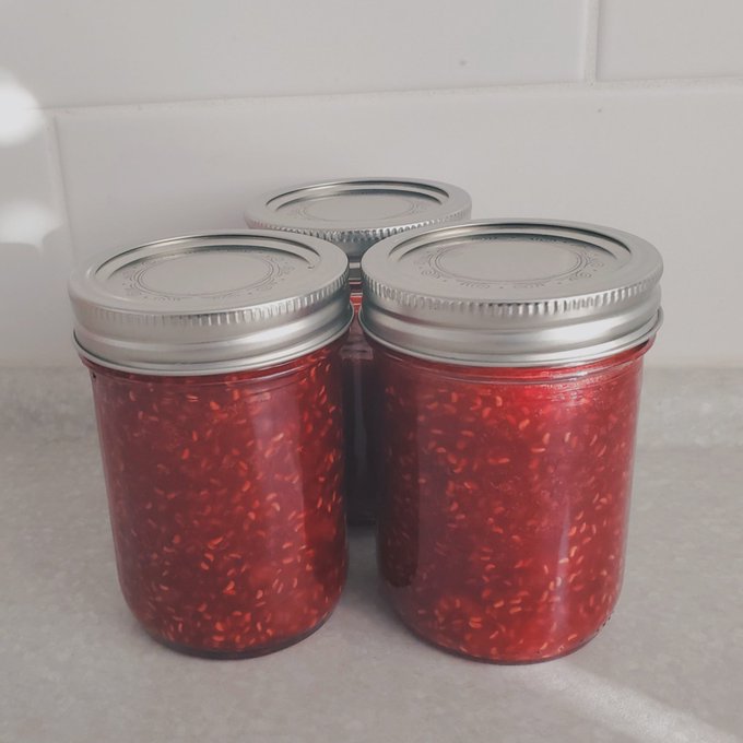 I made homemade raspberry jam today 😊 Now I'm making strawberry new york cheesecake 😋 https://t.co/m