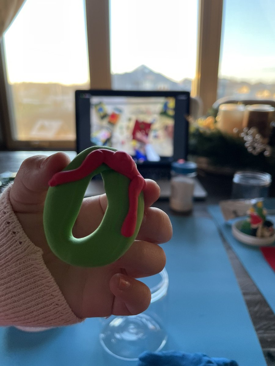 melheckel's tweet photo. Addie’s wreath 🎄#makeitwithmichaels https://t.co/J1hcf652Tg