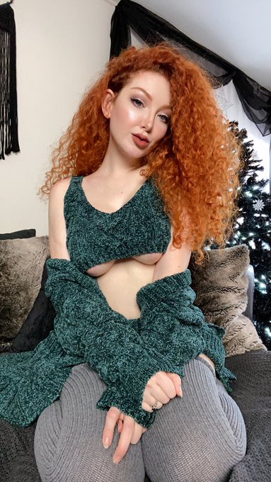 1 pic. Cozy sweater vibes ?

Flash sale the next 10 subs get 30% off my OFNzz ! Come cuddle up with me