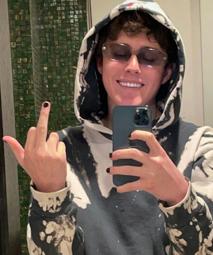 updatesRyland's tweet photo. O sorriso 🥺 

📸| Ryland via Instagram Feed. (@/rylandstorms)

 “Me deem ideias pro Youtube” https://t.co/qfBK8JNeqw