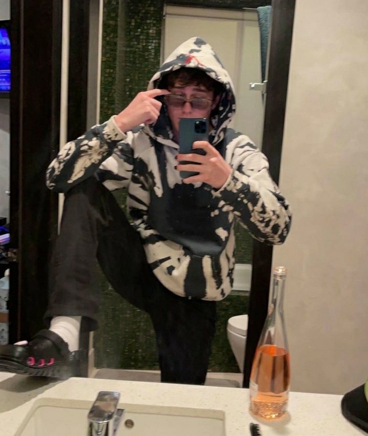 updatesRyland's tweet photo. O sorriso 🥺 

📸| Ryland via Instagram Feed. (@/rylandstorms)

 “Me deem ideias pro Youtube” https://t.co/qfBK8JNeqw
