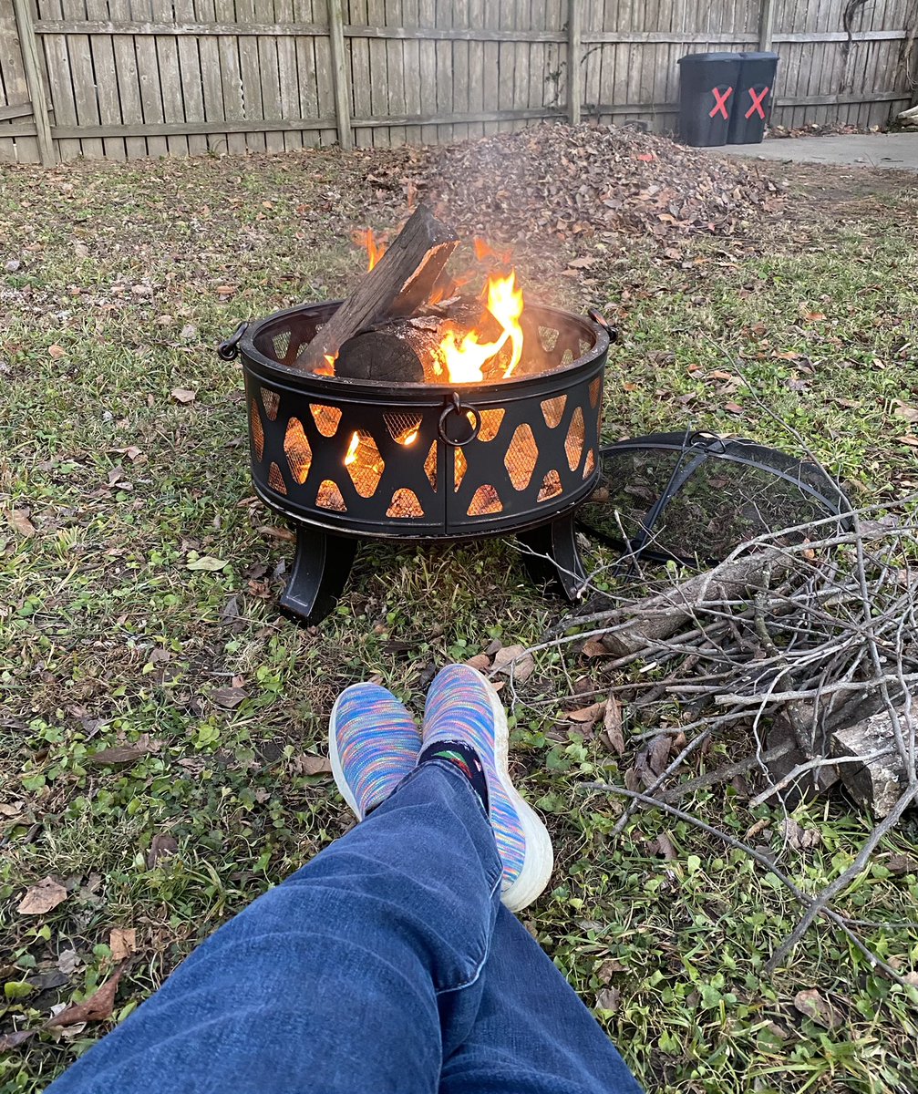 Nick_Hearne's tweet photo. Fire pit in December? You bet! Just the start of a relaxing evening of drinking and games.
#FirePit #LifeGoals #StandingOutsideTheFire #GameNight #DrinkingGames #GiddyGoat #PublicHouse https://t.co/ggceVKnpV2