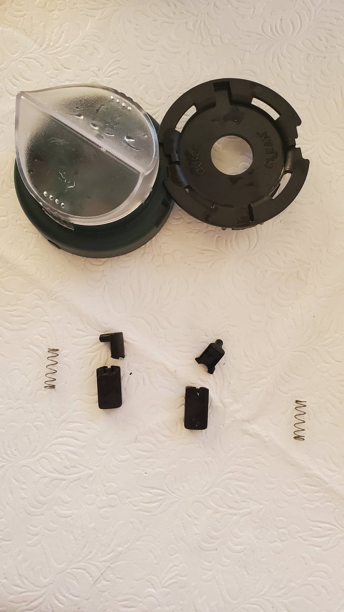 CanBirdNerd's tweet photo. Sadly our trusty tube feeder been forced into retirement. These feeders have lifetime warranties.... for US residents only. We can't secure the parts to fix it :( #aspectstubefeeder #urbannaturestore #aspects #birdfeeder https://t.co/GS3axg7toj