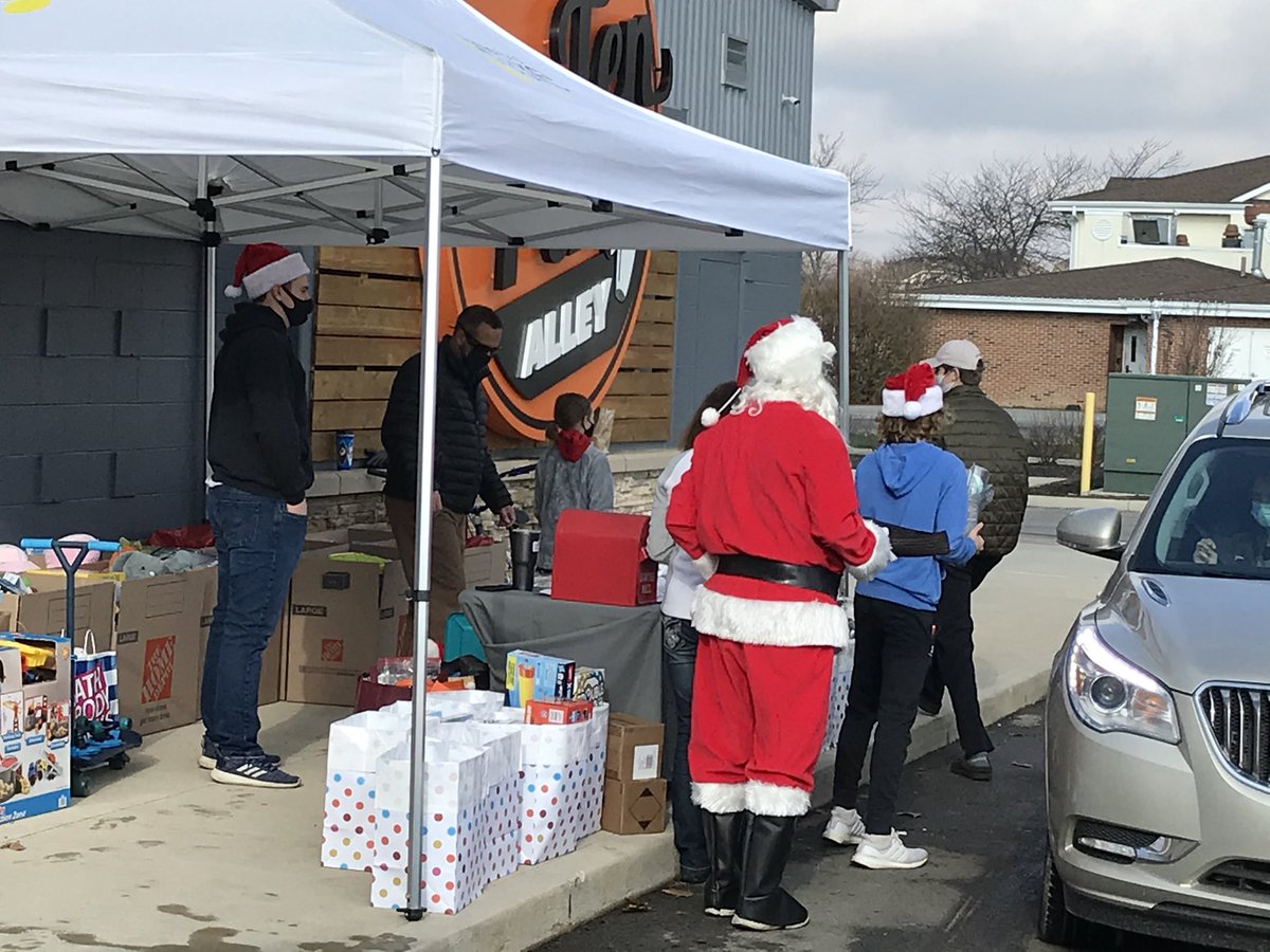 SWieclaw's tweet image. Wonderful to witness many acts of kindness.

The Puhl family with #FamiliesForACure and volunteers organized an amazing toy drive to benefit children with cancer this holiday season.  And the local community showed true holiday spirit and support donating a record number of toys.