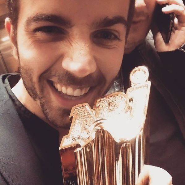 AymericMilan's tweet photo. Merci à tous...vraiment merci beaucoup d'avoir voté pour moi, même si c'est vrai que j'ai pas chanté une seule chanson de ma vie, ça me va droit au cœur !

#NMA2020 #MerciLaFrance
#IlMentraineAuBoutDeLaNuit #AdrienHunou
#EncoreUneArnaque
#CroireEnSesRêves
#NoPainNoNMA https://t.co/9PdlXcJvbv
