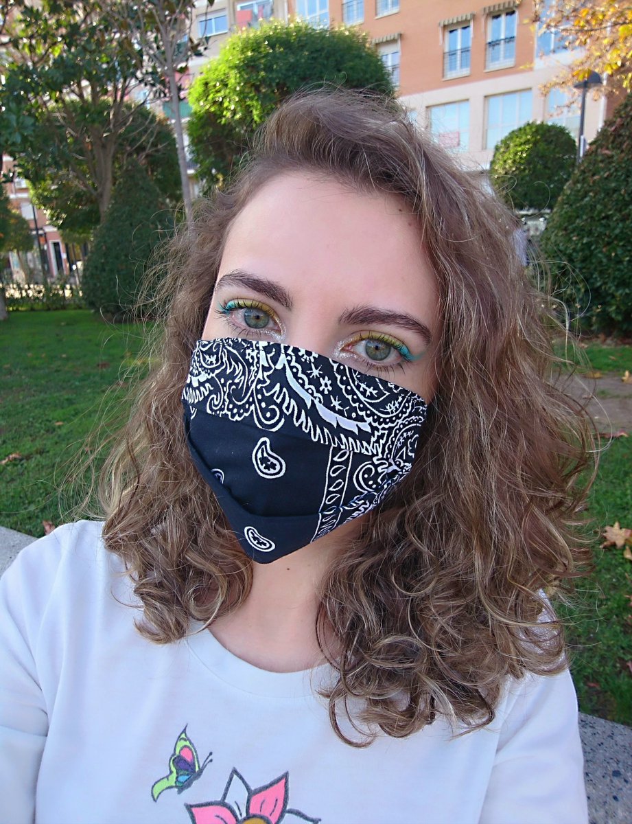 Diana_Diix's tweet photo. Y entonces de repente,
te veo entre la gente.
Durante una mirada
el universo se detiene...🎶

Maquillaje con eyeliner tricolor.
#maquillajecolorido #maquillajedetarde #maquillajeconmascarilla #eyelinercolorido #makeuprevolution #technic #essence #lovg #canción #selfiemask https://t.co/SX7nGJUiKA