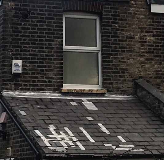 AdamKlups's tweet photo. Spotted in #tottenham today. Looks solid. Why didn’t I think of this before🤣? #creativerepair #goodeffort #amidreaming #magictape https://t.co/tuTCcxSOW0