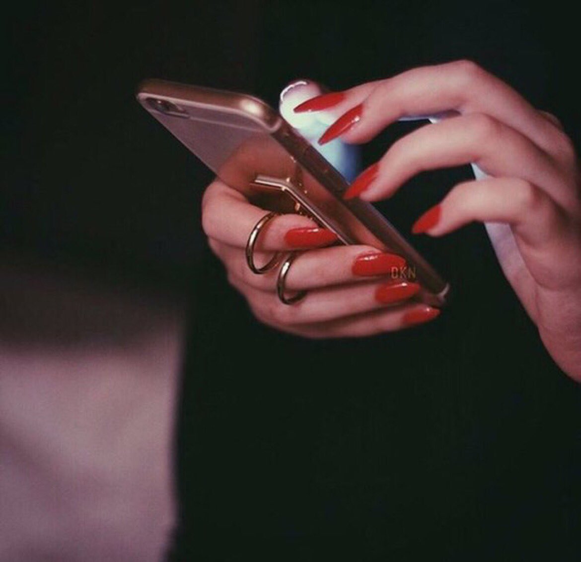 كُلّ شَيء مُؤقت ، حَتّى اصدِقائك المُفضلين 🖤

!