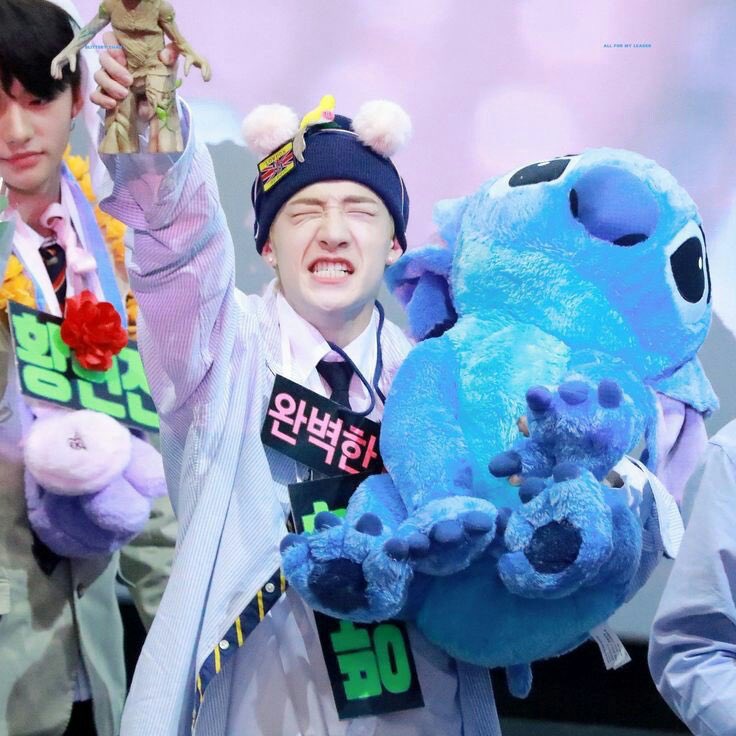 channie with plushies 🥺🥺 

#BangChan #StrayKids #skz