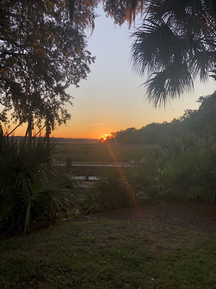worjoeb's tweet photo. Sunset view for dinner in the low country https://t.co/JmBZLHJ0u1