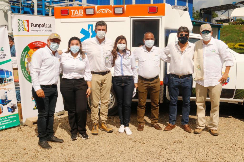 FedepalmaOrg's tweet photo. #Hoy junto a #Funpalcat, @Palnorte5, Oleonorte, Grupo Empresarial Oleoflores, Alcaldía de Tibú, Palmiagro, Mipce Ltda., asociaciones palmeras y el apoyo de nuestro Fondo de Solidaridad Palmero, hicimos la entrega de una ambulancia al #ESEHospitalRegionalNorte en Tibú https://t.co/CtbqTK8zvK