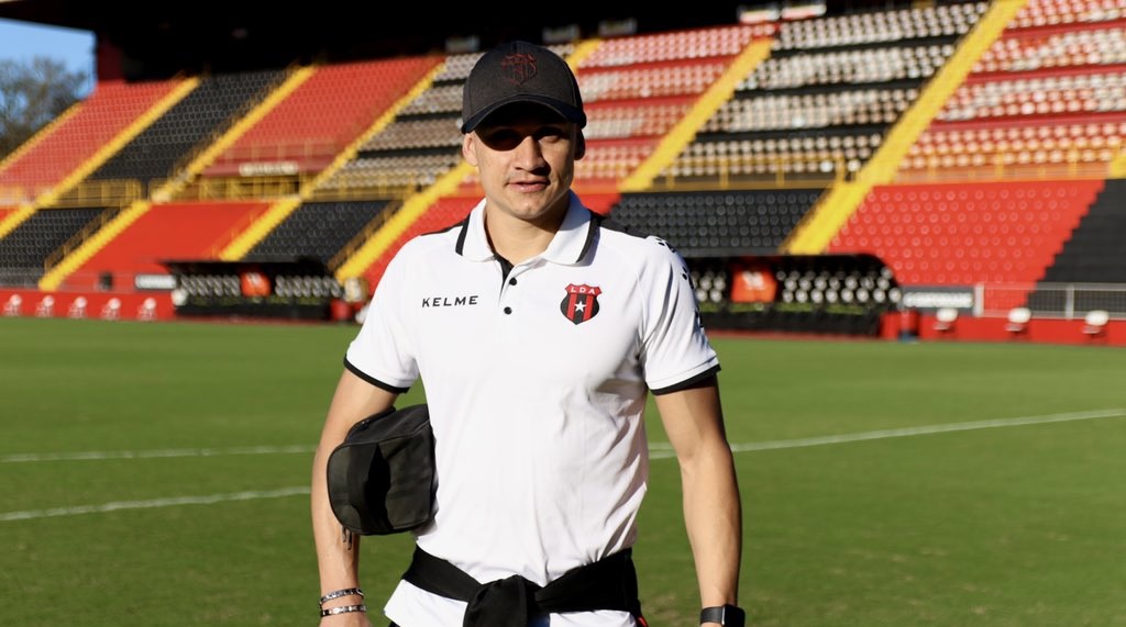 Tras cuatro meses José Miguel Cubero reaparece en Alajuelense