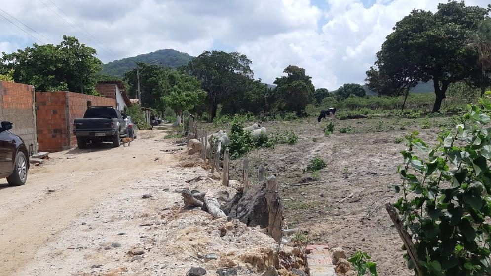 diarioonline's tweet photo. Mulher é morta a tiros após ter casa invadida por homens armados em Caucaia https://t.co/gHPYIOwsXy https://t.co/PtS0DdDIzo