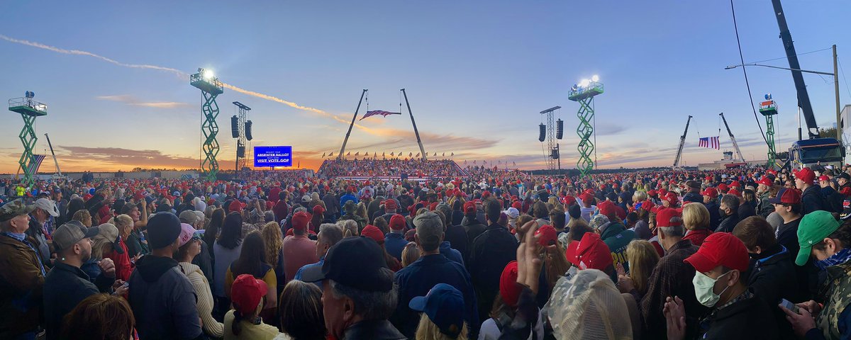 micke611's tweet photo. Vilka sitter och väntar in President Trump som ska tala på Georgia ’Victory Rally ’ 🍿✌️ https://t.co/044fZWOrqn