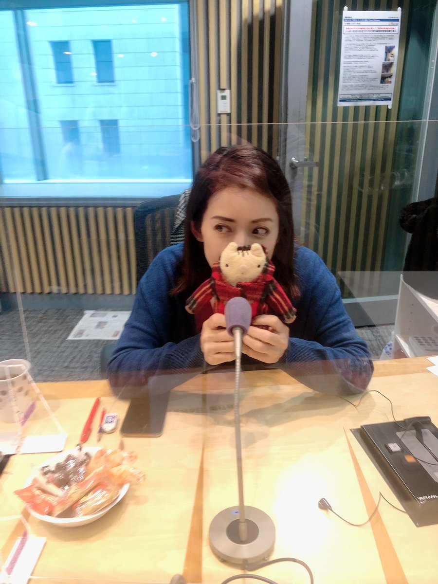 Tap 公式 ラジオ界最強の爆笑音楽番組 ヒッパラ まもなく始まります 本日も 三宅裕司 さんと 江口ともみ が 笑いと最新の音楽をお届けします このあと9 00から是非お聞きください 冬の装い ブース内対策完璧