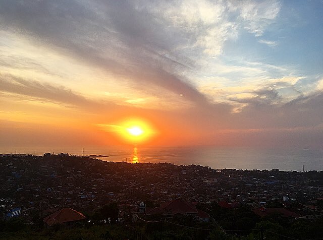 sandralako's tweet photo. View from Country Lodge Hotel in #Freetown #SierraLeone.
#sunsetsky #alwaysamazed #nevergetsold #sunsets #beauty #landthatwelove https://t.co/6D3J9DvvSJ
