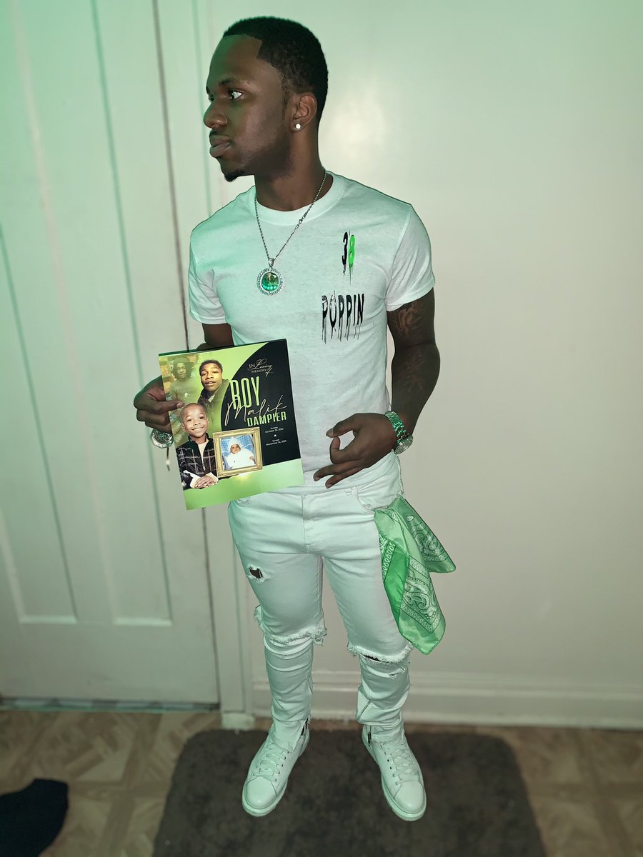 BIGCEOGhost5's tweet image. 💚 But Im Back Up On Some Cool Shit 👻😌

#LL38 🖤💚😈 Love Lil Bro         3️⃣8️⃣ Gone Stay Poppin