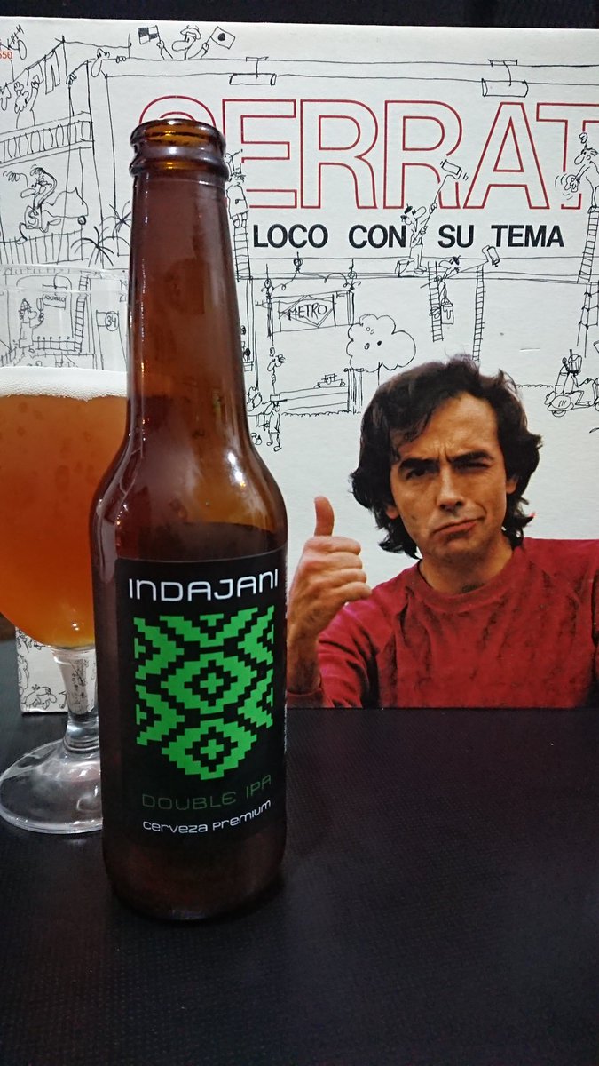 FCervisia's tweet photo. Cerramos el #CebadaYVinyl con una Doble IPA de @CervezaIndajani, tremenda cerveza, de fuerte sabor y amargor. 8.5%. Cada Loco Con Su Tema del Maestro Serrat. Gran sábado de poesía.
#friguscervisia @CebadaMalteada #CraftBeer #soycerveza #Oaxaca #beer #cerveza #beertime #CadaLoco https://t.co/uKbfQFt9gK