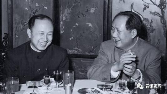 Qian Xuesen hosted by Mao in 1964