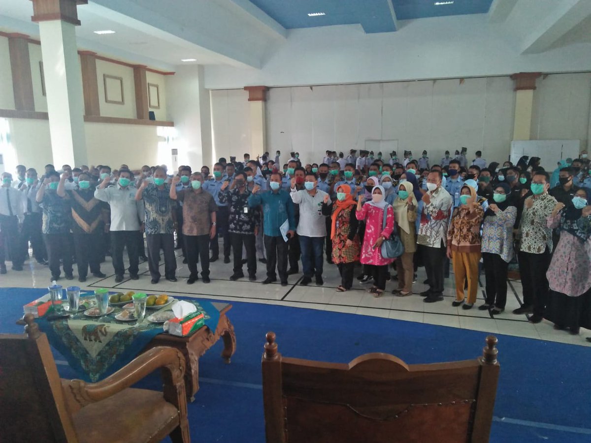 Panen Udang Vannamei, Gelar produk dan Kuliah Umum di Politeknik KP Pariaman oleh Kepala BRSDM KP dan Kadis Perikanan Prov.Sumbar,Koordinator dan Wakil Koordinator Poltek KP ,Unsur Muspida Kab.Padang Pariaman.
#Ayo Gemar makan ikan
#Gemarikan 
@brsdm_kp <a href="/Pusdik_KP/">BRSDM Pusdik KP</a> <a href="/anileilani/">Ani Leilani</a>