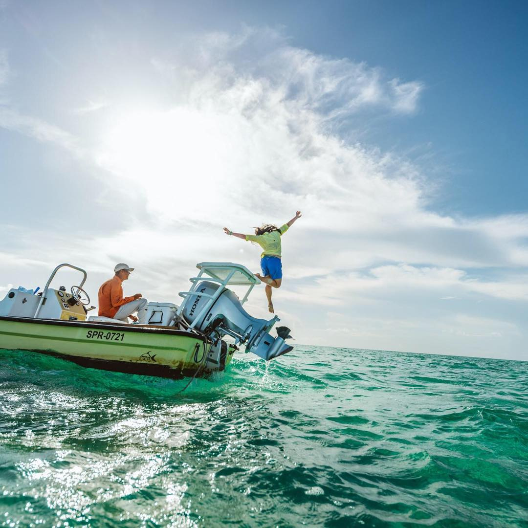 💦 Sometimes you just have to throw yourself into adventure.
.
.
#taketheleap #feetfirst #snorkelling #underwater #sailing #tropical #crystalclearwater #island #islandvibes #traveldreams #travel