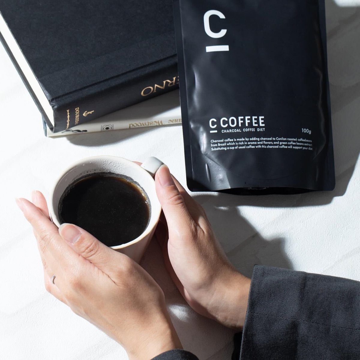 C Coffee シーコーヒー On Twitter コーヒーを飲む時って きっとリラックスタイムのはず そんなときはお気に入りのカップを使ってホッと一息つきましょう C Coffeeは炭が入っていて真っ黒なので 白いカップをより一層引き立ててくれますよ シーコーヒー
