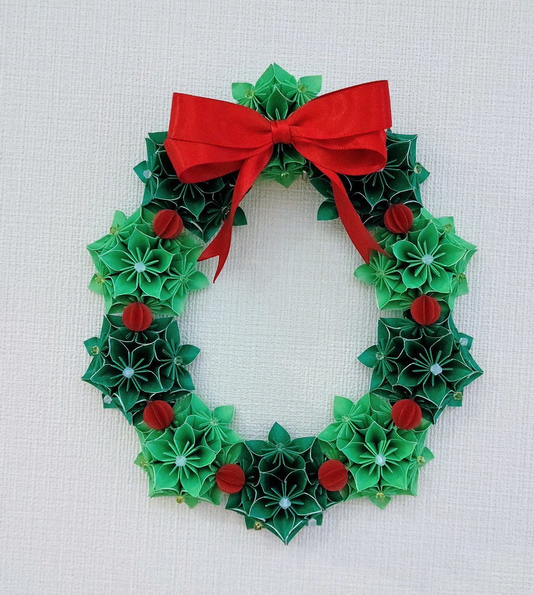 アヤス クリスマスリース 折り紙300枚で作りました 結構時間がかかったけど好評で良かったです クリスマス リース 折り紙 ハンドメイド アヤス クリスマスリース 折り紙300枚で作りました 結構時間がかかったけど好評で良かったです クリスマス リース 折り紙 ハンドメイド