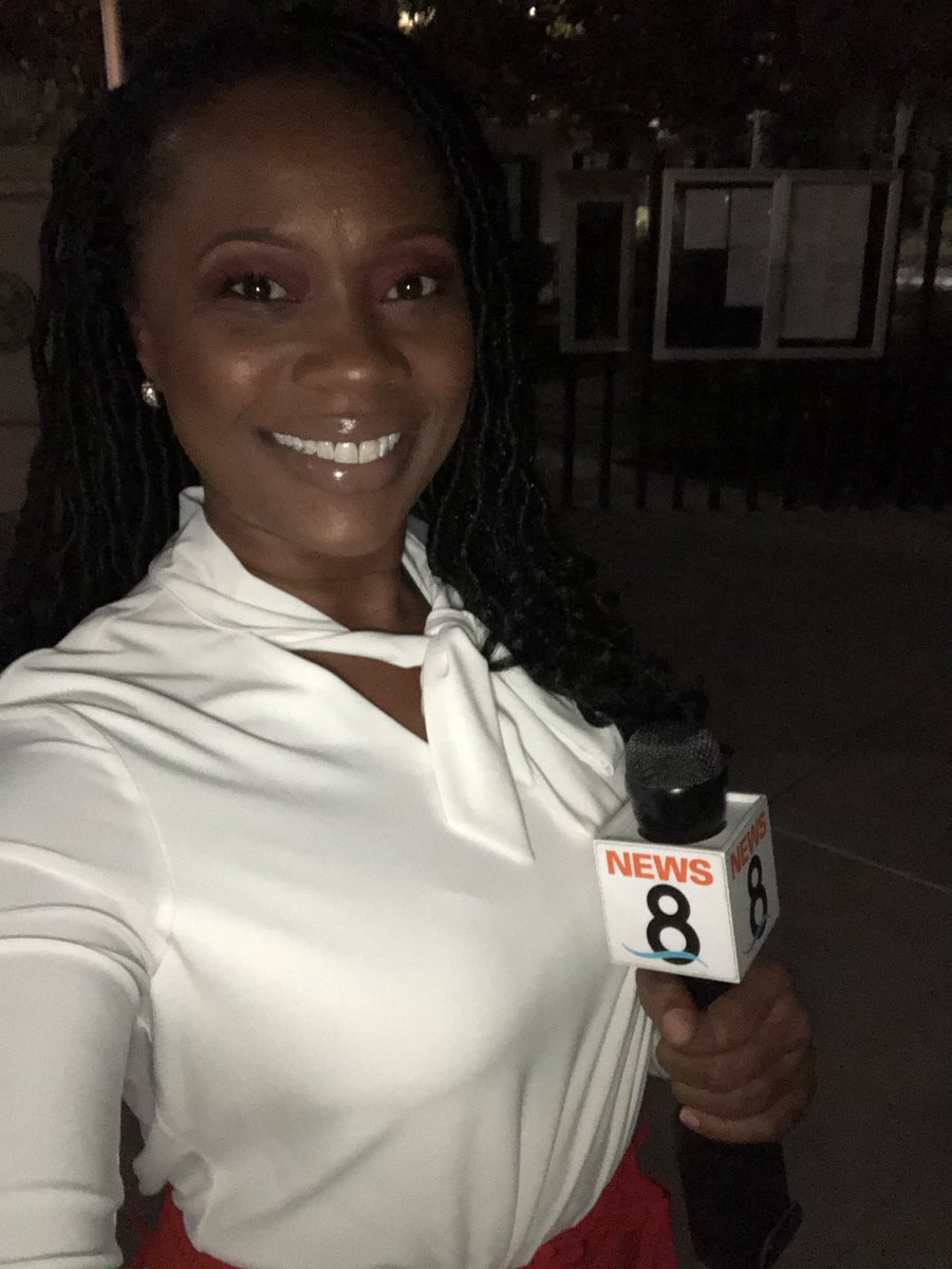 LaMonicaPeters's tweet image. Gotta keep smiling through the chaos #Working #HappySaturday #CBS8