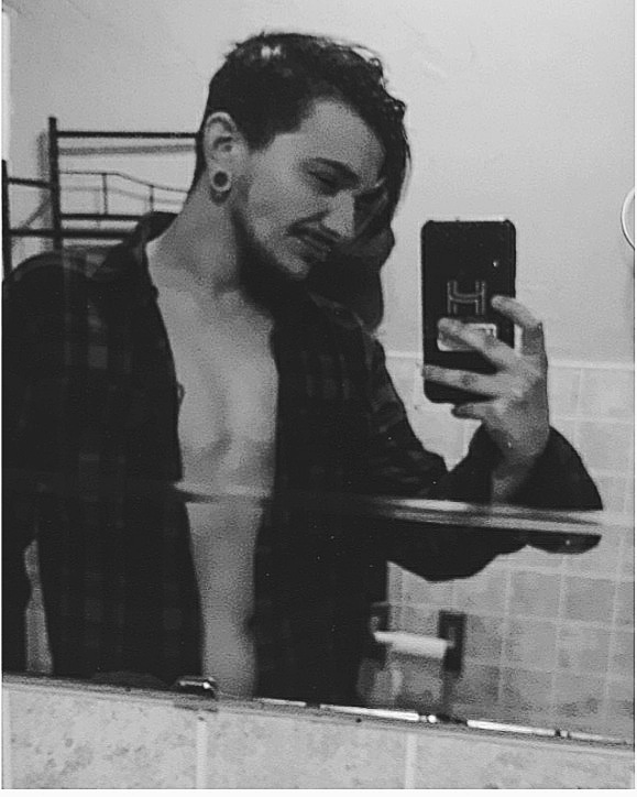 EmryMidura's tweet photo. Am I about to create an OnlyFans?..
A dude needs groceries.🍎🥩🍕
#transman #lgbtq #transgender #onlyFans #amhungry #content #chaturbate #Adultwork #buyingcontent https://t.co/H1Aac5HhJl