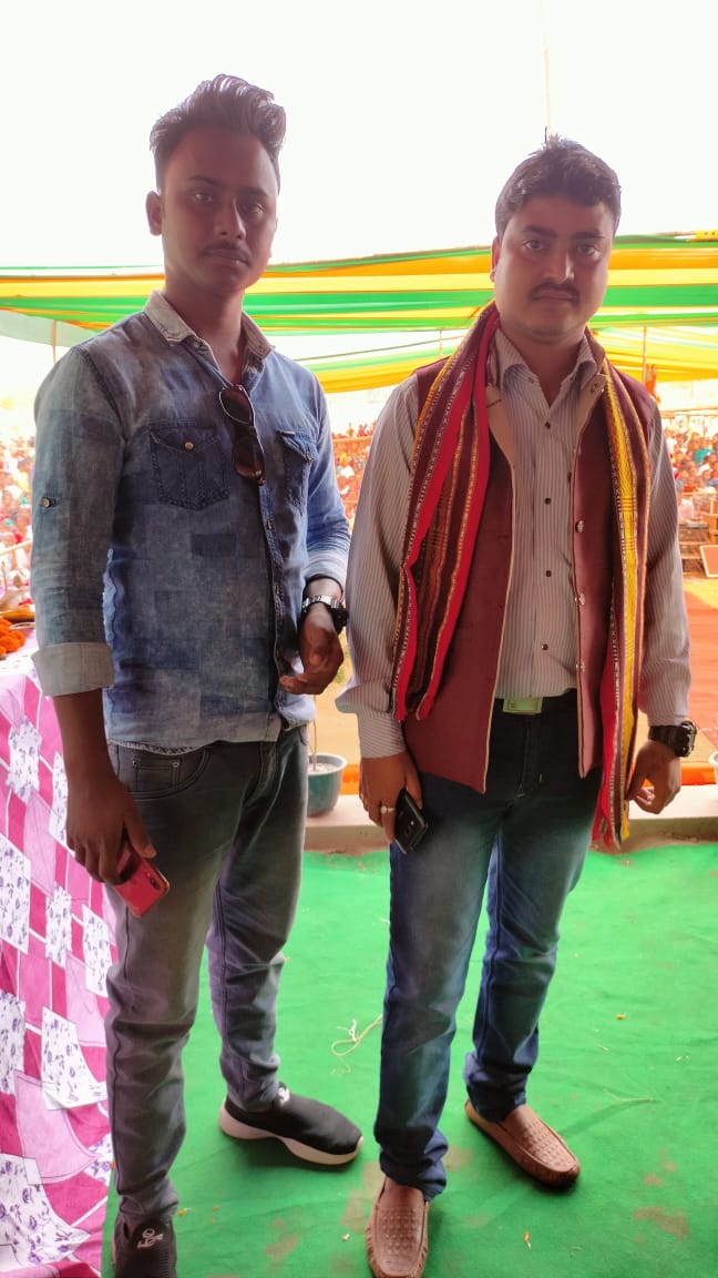 Tapashbrmn's tweet photo. Yesterday at Bhuyakhat public gathering in presence of HM Dr. @himantabiswa sir, national general secretary @DilipSaikia4Bjp sir, MP @pallablochandas sir and MLA @gurujyoti_das sir
#Votebjp4btr
#BJP4India 
#Bjp4assam
#Himantabiswasarma
#gu https://t.co/EpCpnJaTeb