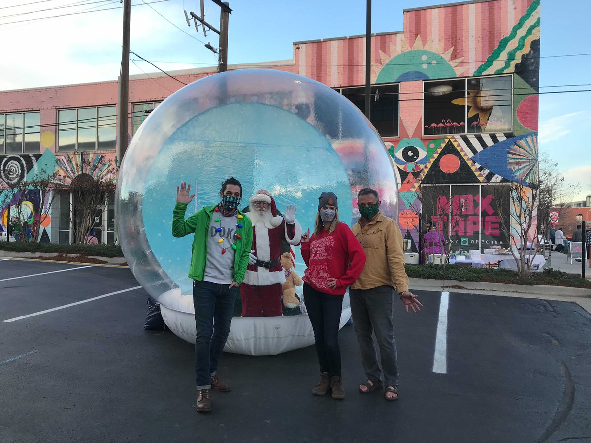 jahokc's tweet photo. Another Saturday with Snow Globe Santa! @kristenvails @MasonRealtyInc @AutoAlleyOKC
#bubblesanta ๐ธ๐
โช๏ธ https://t.co/AKKr0RXfow