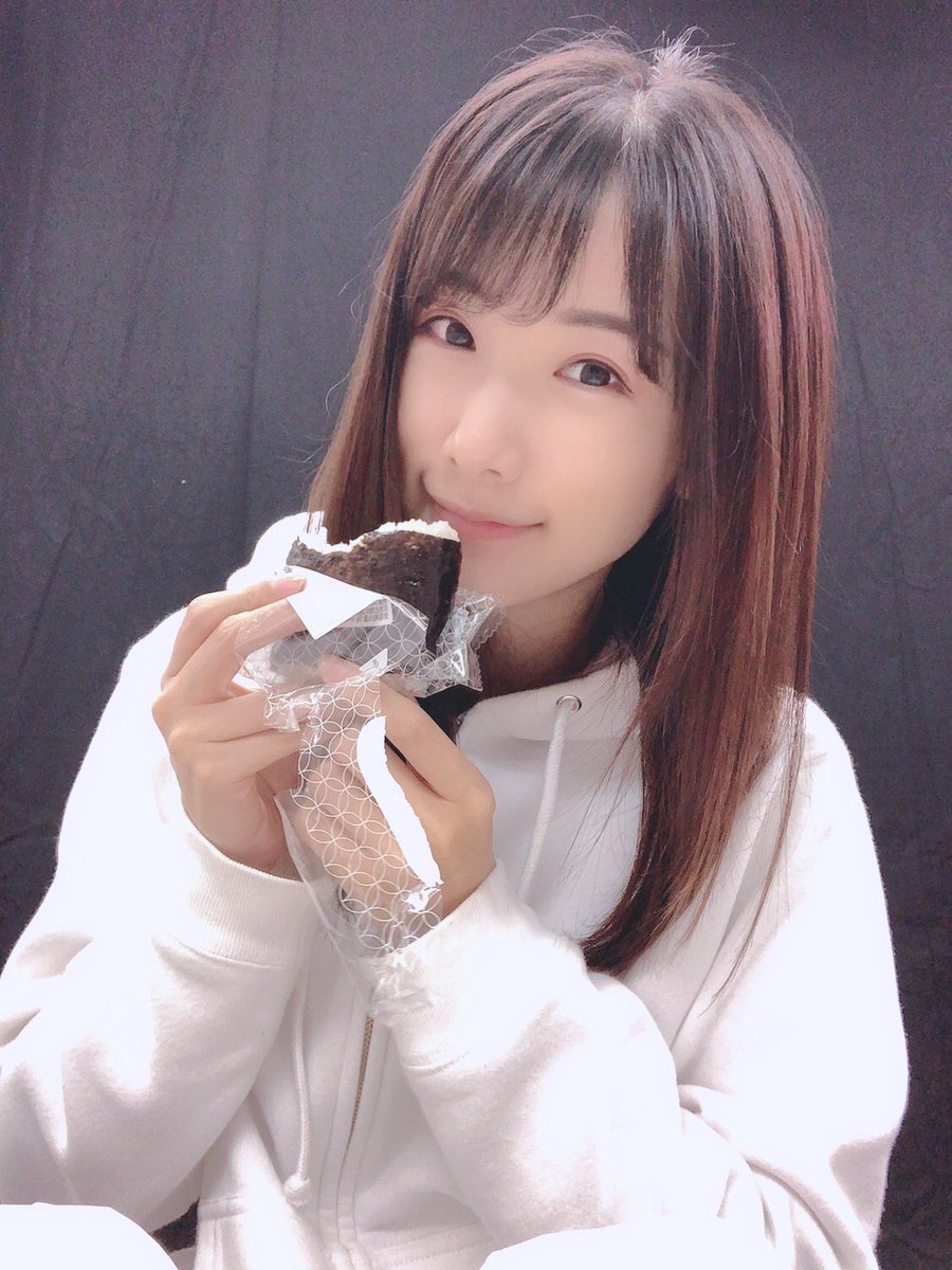 mizusakiaya's tweet photo. #ナイホス 千秋楽ーーー✨
12:00 / 17:00 両回配信あり🙋🏻‍♀️

ラスト天使に変身してきます👼🏻

一緒に楽しみましょう♪*ﾟ
本日も元気に笑顔で⭐

(´-`).｡oO(鮭🍙) https://t.co/5OyZLORnOg