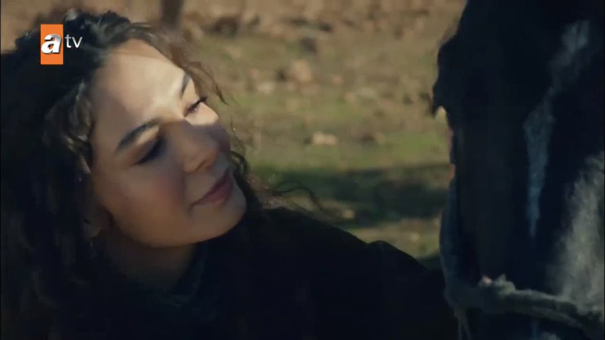 i love that miran’s always got this “wow i can’t believe this goddess standing before me is my wife” look on his face whenever he looks at reyyan he knows he’s the luckiest man in the world  #Hercai  #ReyMir