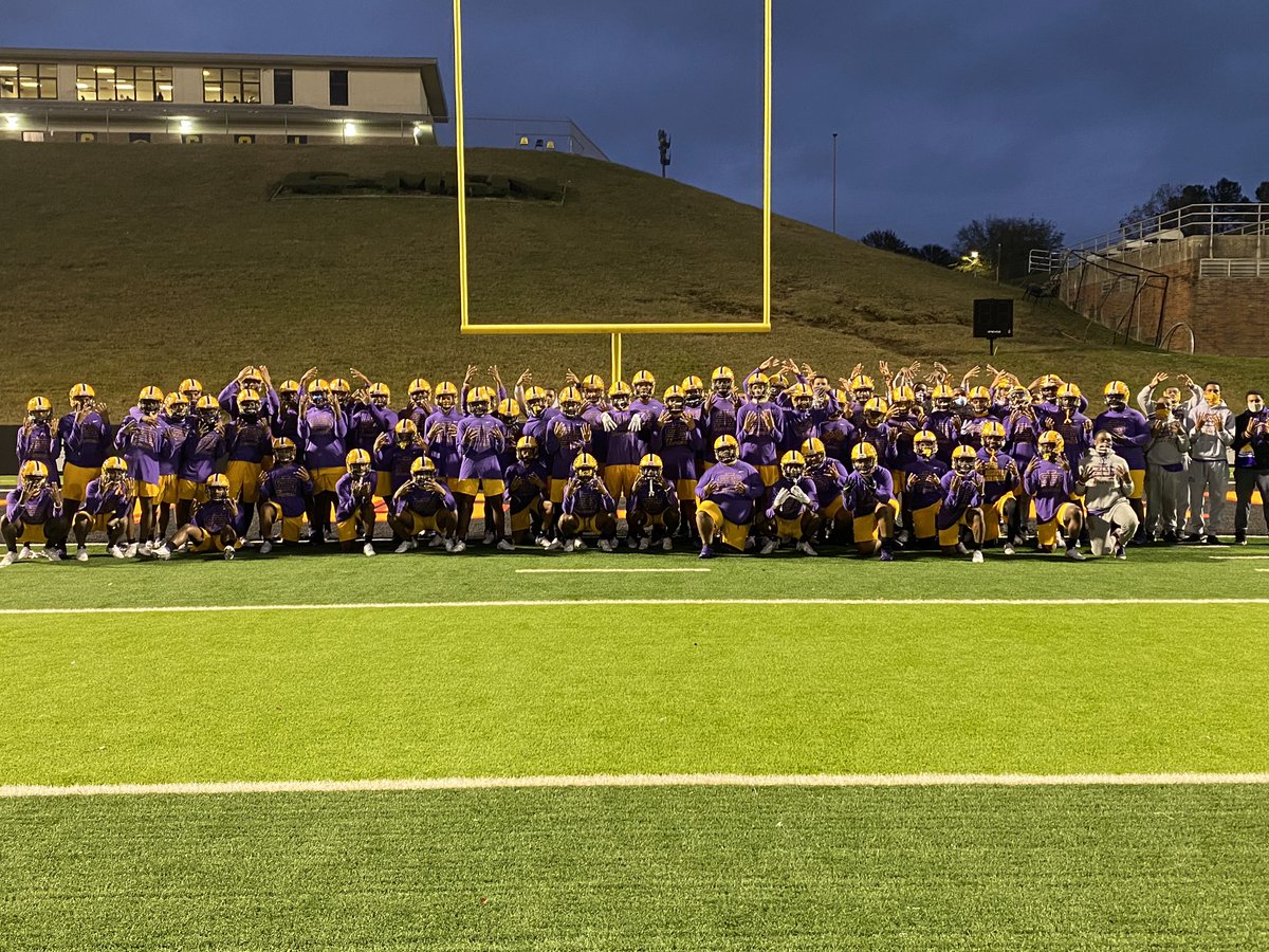 wdiaries_travel's tweet photo. Fell short, but my first team was some fighters. Way bigger than ball with this group. I appreciate the memories within this one year, enduring the lessons we taught to you and also teaching myself some things as a coach and as a man. Love my guys! #POWER #2600 #RiseSon 💜💛 https://t.co/Qp3ohbwbeS