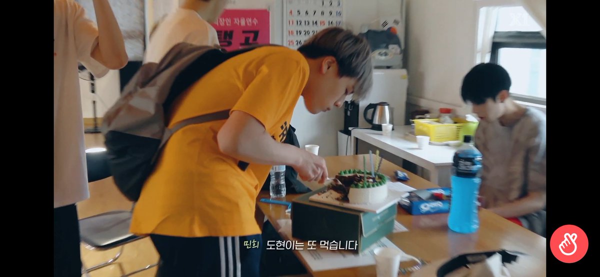 Devouring seungyoun's bd cake