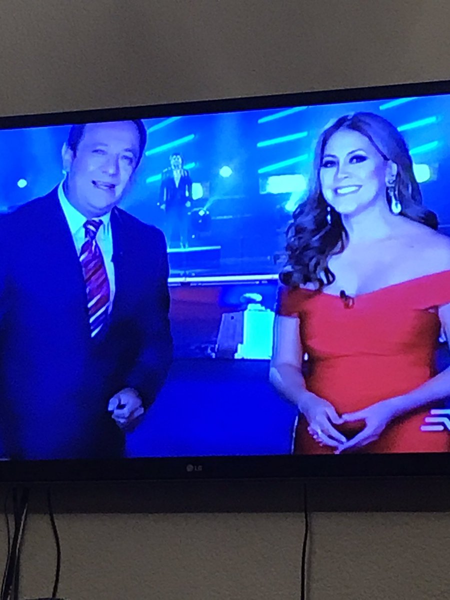Gracias @ecuavisa por la #serenataecuavisa @Denisse_Molina https://t.co/Jm4zIaTK8Q