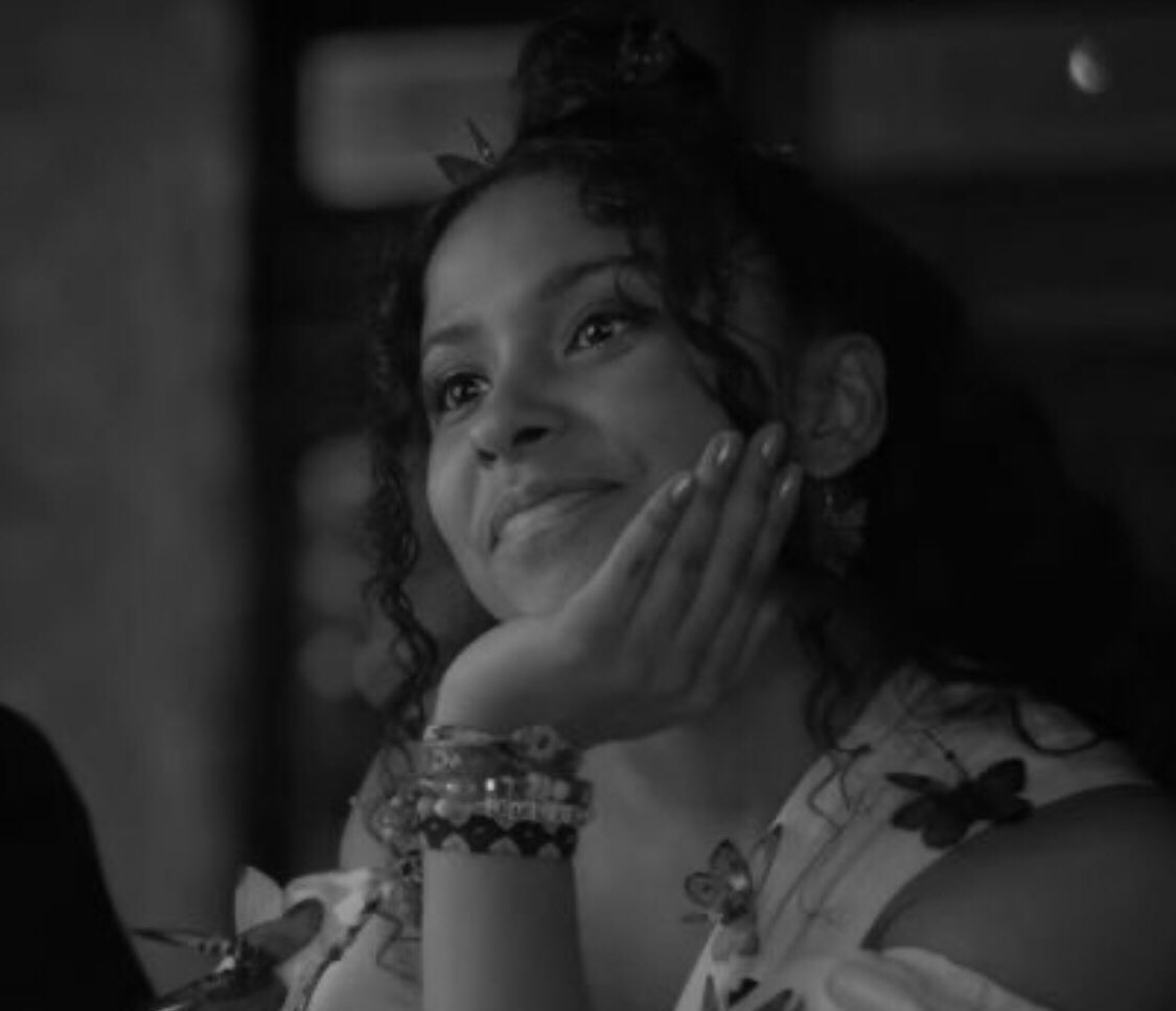 becktpwk's tweet image. •Call him - ¡au juke!

Julie sempre foi apaixonada por seu vizinho mas nunca tomou nenhuma iniciativa pois ele nunca ligou para sua existência. Até que a jovem sofre um acidente de carro e Luke recebe a ligação dos policiais por estar na lista de “Contatos de emergência” dela.