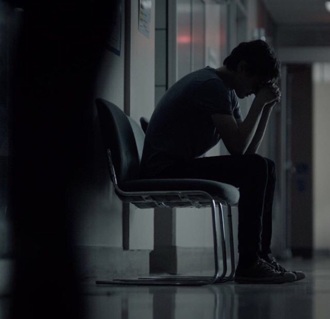 becktpwk's tweet image. •Call him - ¡au juke!

Julie sempre foi apaixonada por seu vizinho mas nunca tomou nenhuma iniciativa pois ele nunca ligou para sua existência. Até que a jovem sofre um acidente de carro e Luke recebe a ligação dos policiais por estar na lista de “Contatos de emergência” dela.