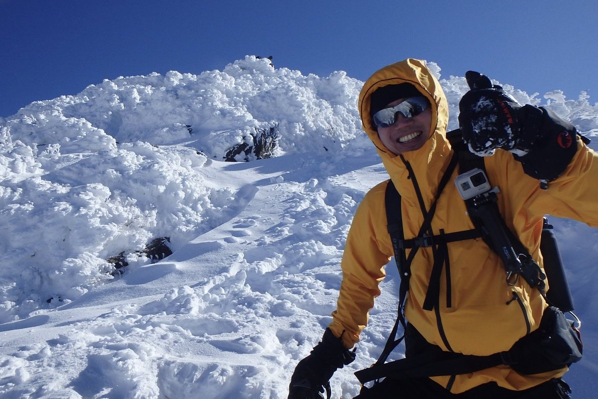 toksan_mountain's tweet photo. 昨日は、新しい相棒North FaceのFLベントリックスジャケットで初の雪山でしたが、控えめに言ってサイコーでした‼️
あったかいし、ラッセルで汗かいてもむれない、風速15メートル強ぐらいでしたが全然大丈夫で、ハードシェルは今回着ませんでした。#thenorthface #FL #ventrixjacket https://t.co/8iCejKkxuT