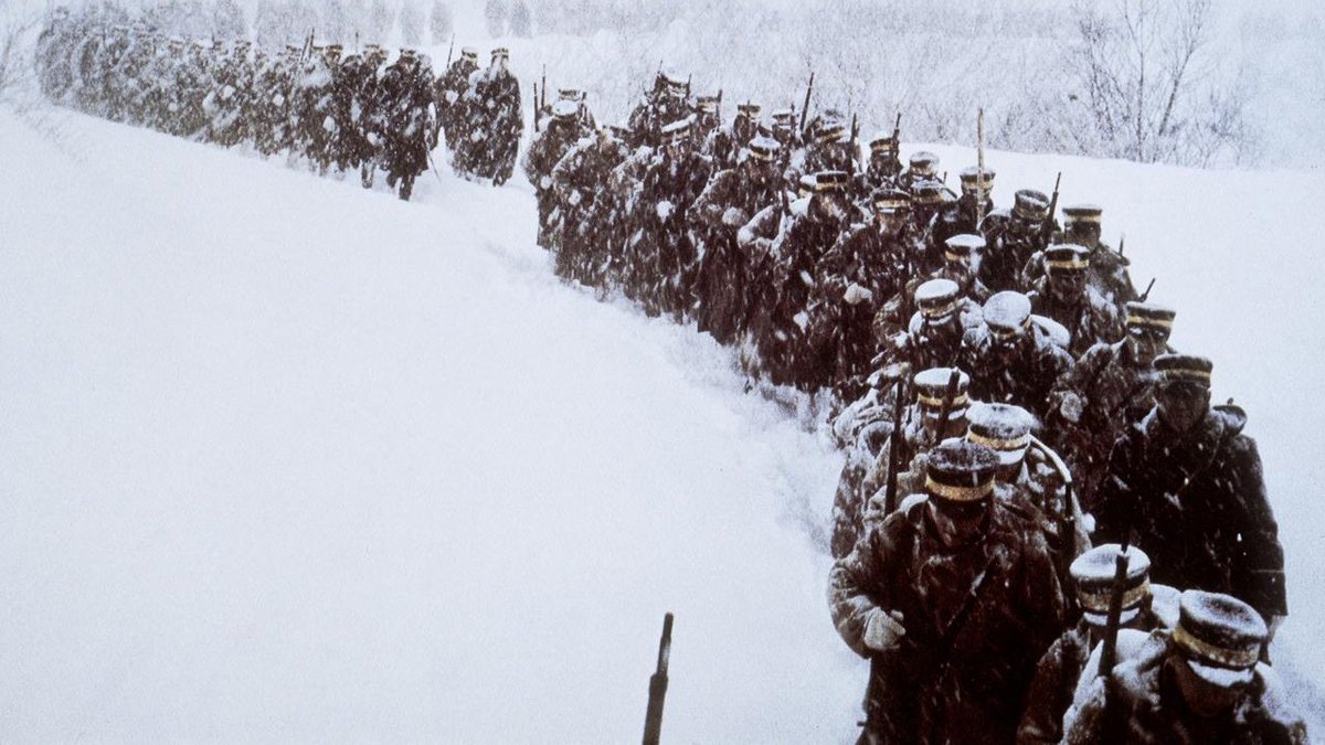 Uzivatel Kin Me Na Twitteru 大雪 大雪の日に外出する時は 八甲田山で兵隊たちが口ずさんでいた軍歌を歌うと余計寒くなる 雪の進軍 氷を踏んで どれが河やら道さえしれず 馬は斃れる捨ててもおけず ここは何処ぞ皆敵の国